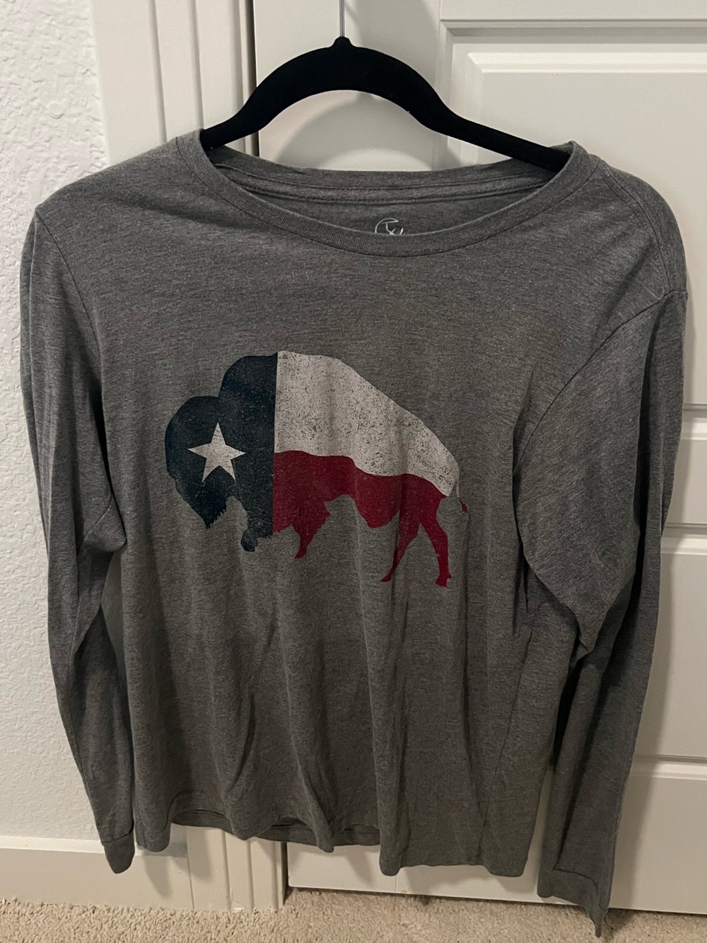 Women's Long Sleeve Gray Tee with Buffalo Flag Graphic